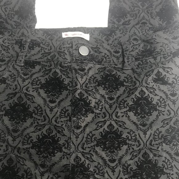 DB est 1962 black pants with raised floral size 1X - Picture 6 of 7